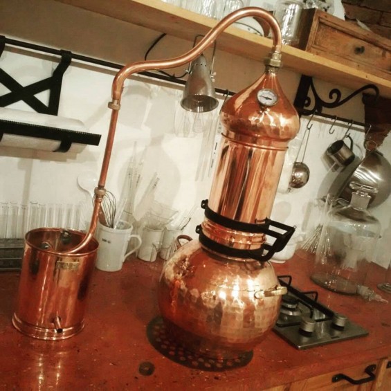 Kupfer-Destillierkolben mit Rotierender Säule Premium @ Karolinka, Tschechische Republik